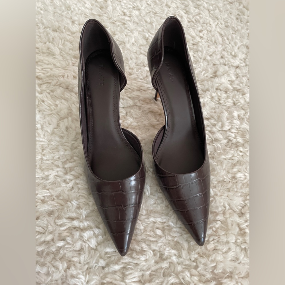 Elegant Dark Brown Croc-Embossed Heels